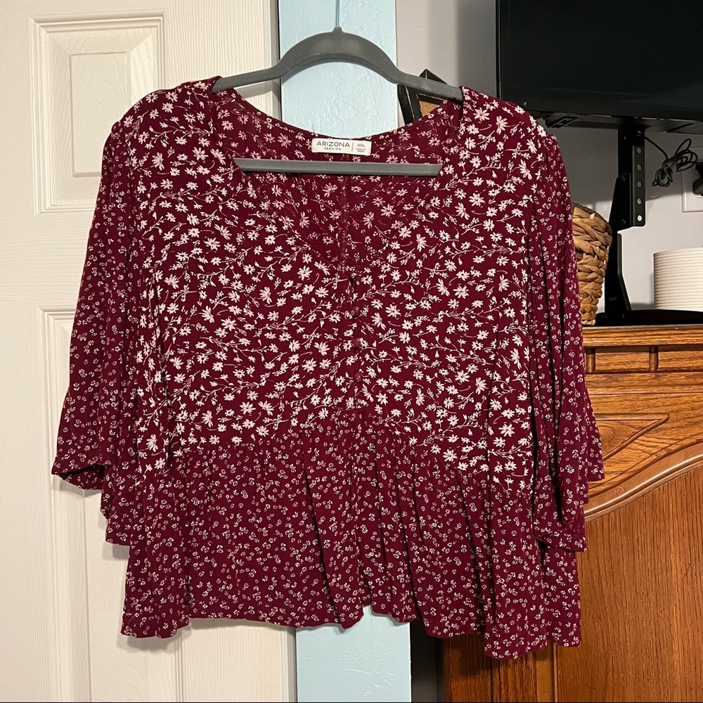 Arizona Jean Comp. Flowy Peplum Blouse.